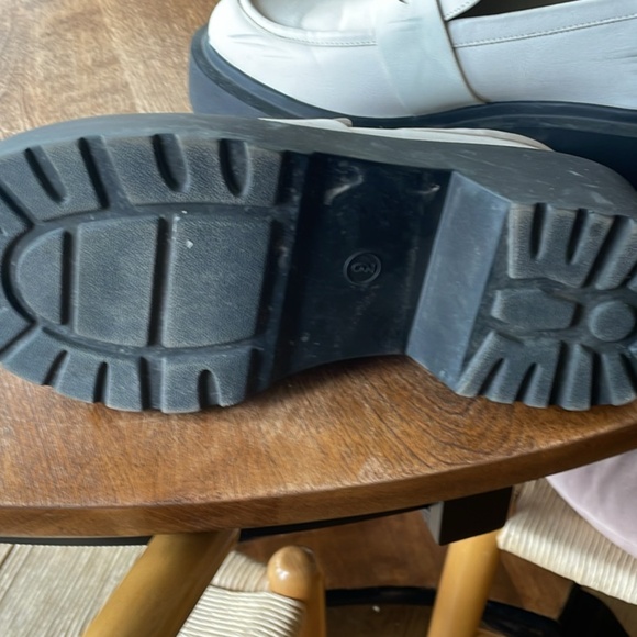 Shoes - Picture 2 of 4